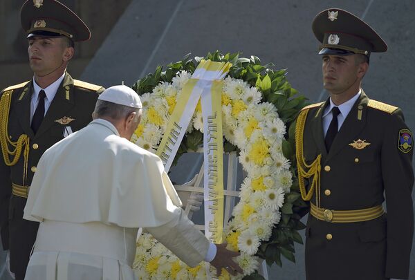 Папа Римский посетил Мемориал жертв Геноцида армян - Sputnik Армения