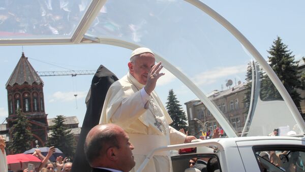 Папа Римский объехал площадь Вардананц в Гюмри на папамобиле и благословил христиан - Sputnik Արմենիա