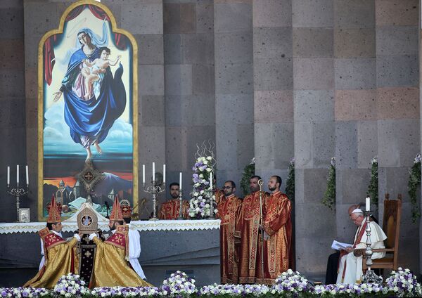 Папа Римский Франциск принял участие в Божественной литургии в Эчмиадзине - Sputnik Армения