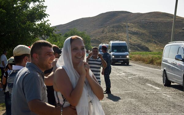 Настоящее счастье на лице женщины, которой понтифик помахал лично - Sputnik Армения