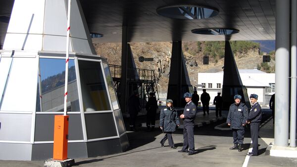 Автомобильный пункт пропуска Верхний Ларс на грузино-российской границе - Sputnik Արմենիա