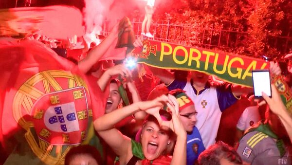 СПУТНИК_Ликующие португальцы и грустные французы в Париже после финала Евро-2016 - Sputnik Արմենիա