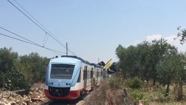 СПУТНИК_Два пассажирских поезда столкнулись на юге Италии. Кадры с места ЧП - Sputnik Армения