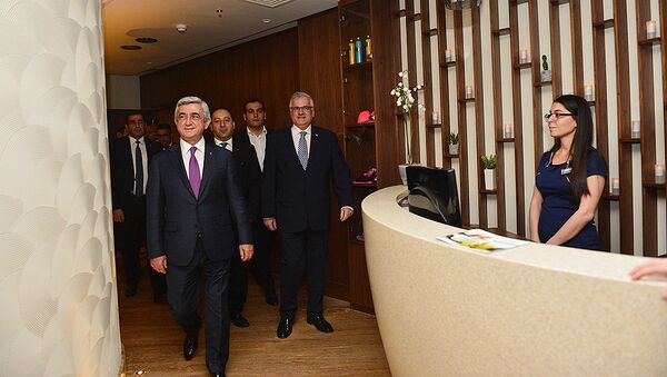 Президент Армении Серж Саргсян присутствовал на церемонии открытия гостиницы Radisson Blu Hotel Yerevan - Sputnik Արմենիա