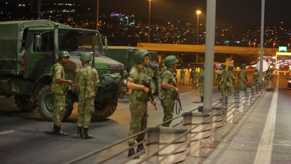 Турецкие военные блокируют проход на мост через Босфор, Стамбул - Sputnik Армения