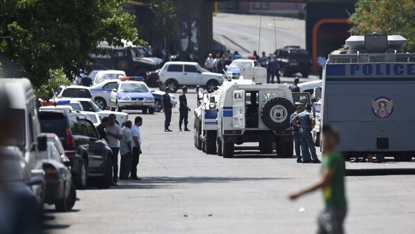 Ситуация близ места захвата вооруженной группой здания полиции в Ереване - Sputnik Արմենիա