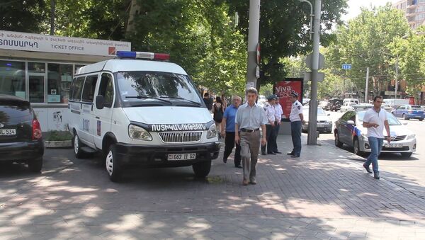 Оппозиционеров задержали у здания оперы в Ереване - Sputnik Արմենիա