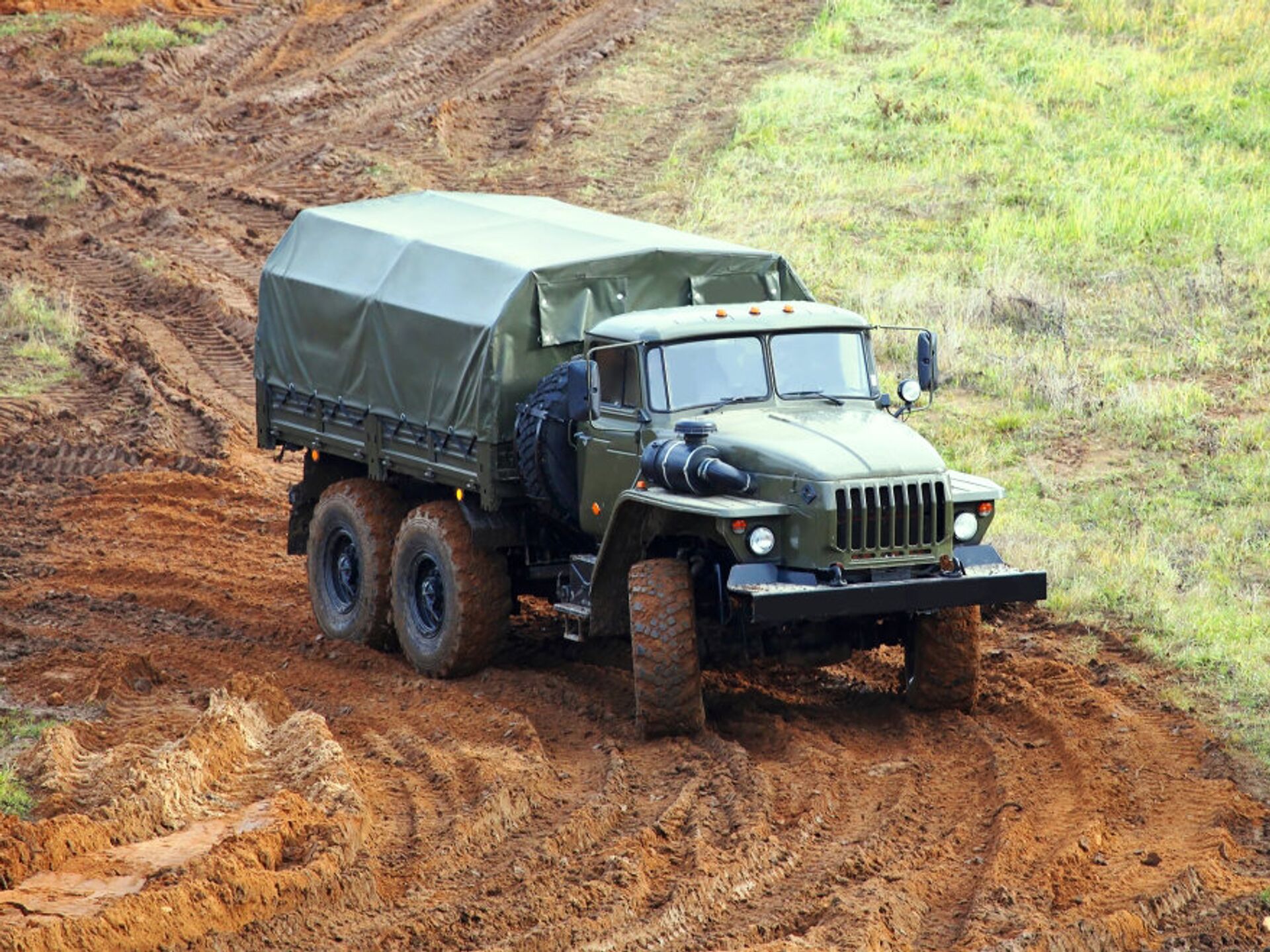 Военный грузовик фото