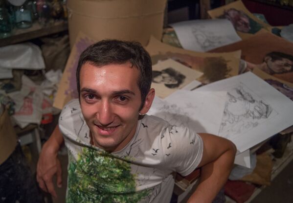 Молодой художник Роберт Никогосян - Sputnik Армения