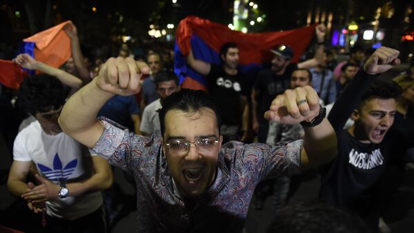 Митингующие в Ереване - Sputnik Արմենիա