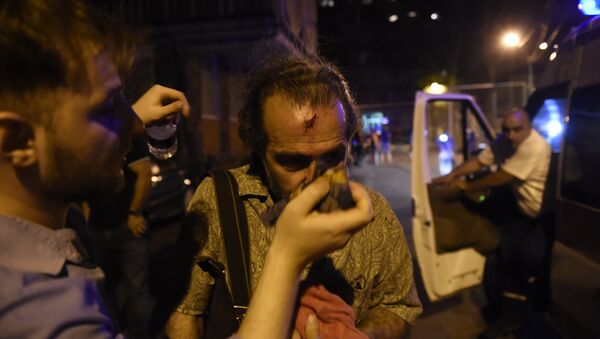 Раненые в результате столкновения полиции и демонстратов - Sputnik Արմենիա