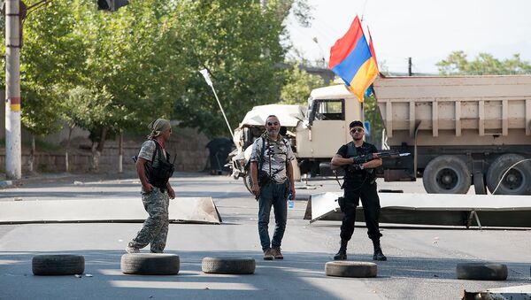 Члены группы захватившей здание полка ППС в Ереване - Sputnik Армения