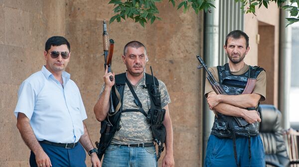 Члены вооруженной группы, захватившей здание полка ППС в Ереване - Sputnik Արմենիա