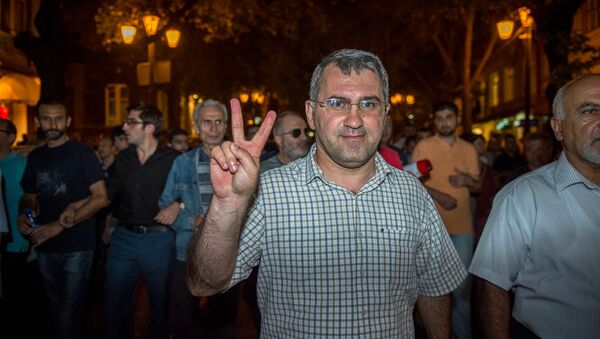 Армен Мартиросян на шествии сторонников группировки Сасна Црер в Ереване - Sputnik Армения