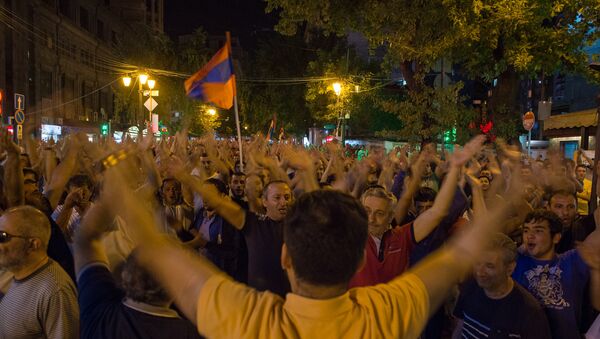 Шествие сторонников группировки Сасна Црер в Ереване - Sputnik Արմենիա