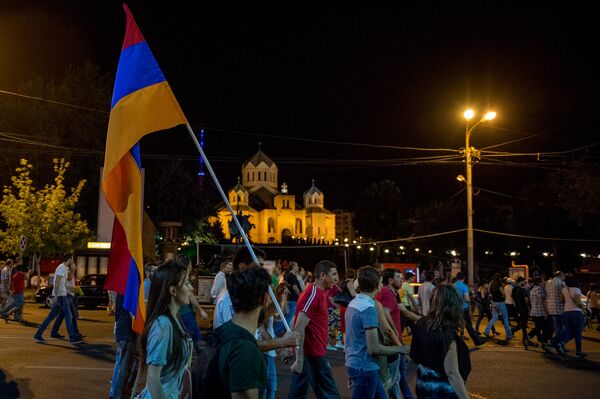 Шествие сторонников группировки Сасна Црер в Ереване - Sputnik Армения