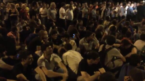 LIVE: Акция протеста перекинулась на улицу Баграмяна - Sputnik Армения