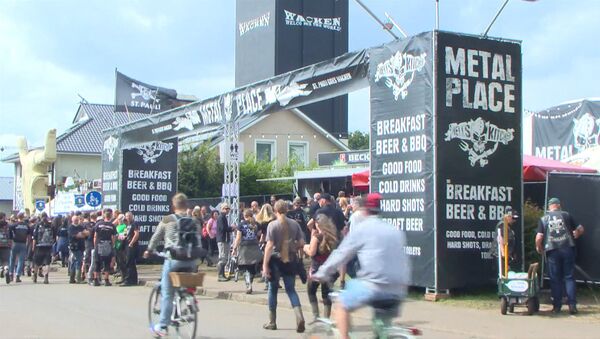 СПУТНИК_Тысячи любителей тяжелого рока приехали на Wacken Festival в Германии - Sputnik Армения