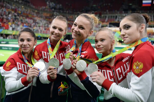 Титул чемпиона и грузовик с гробами: как Тутхалян за день добрался из Монреаля в Гюмри Титул чемпиона и грузовик с гробами: как Тутхалян за день добрался из Монреаля в Гюмри - Sputnik Армения