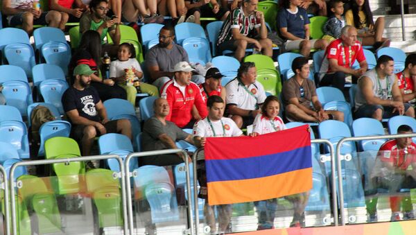 Флаг Армении в Рио-2016. Армянские спортсмены болеют за свою команду - Sputnik Армения