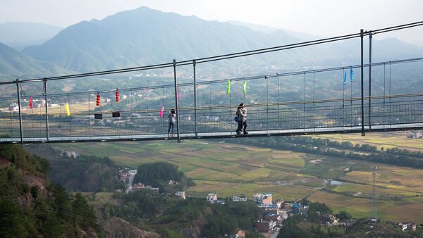 Стеклянный мост в Китае - Sputnik Армения