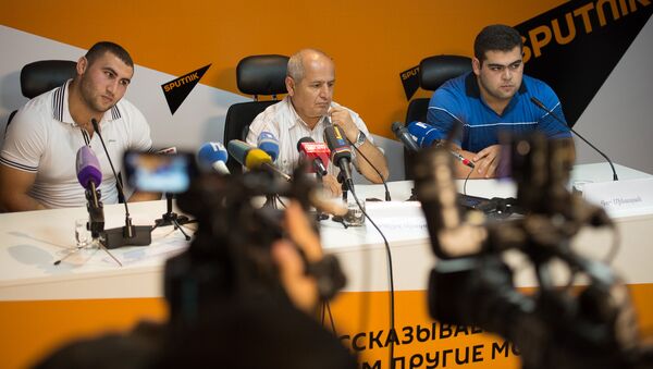 Пресс-конференция армянских штангистов вернувшихся из Рио - Sputnik Արմենիա