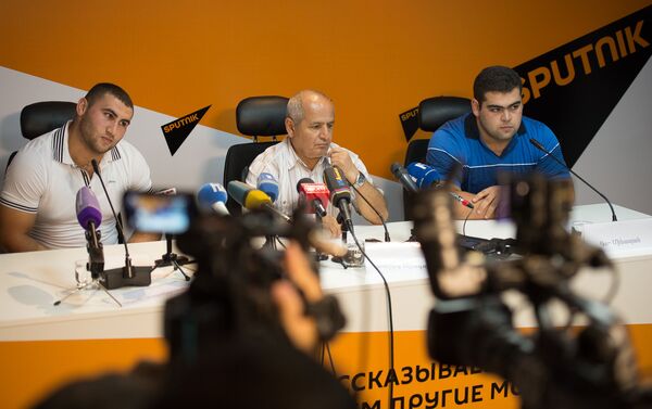 Пресс-конференция армянских штангистов вернувшихся из Рио - Sputnik Армения