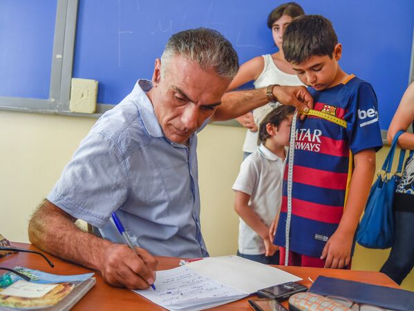Единая школьная форма в Армении - Sputnik Армения