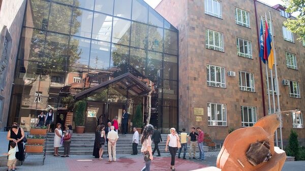 Отремонтированное здание музыкальной школы имени Чайковского - Sputnik Армения
