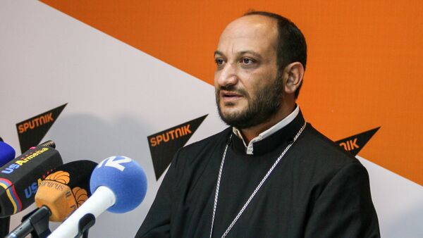 Иерей Акоп Хачатрян в пресс-центре Sputnik Армения - Sputnik Армения