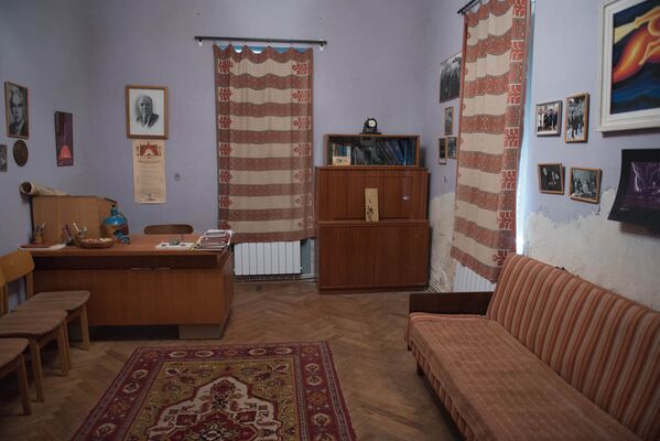 Он любил отдыхать в этой комнате, которая расположена на первом этаже дома-музея. Здесь и скончался. - Sputnik Армения