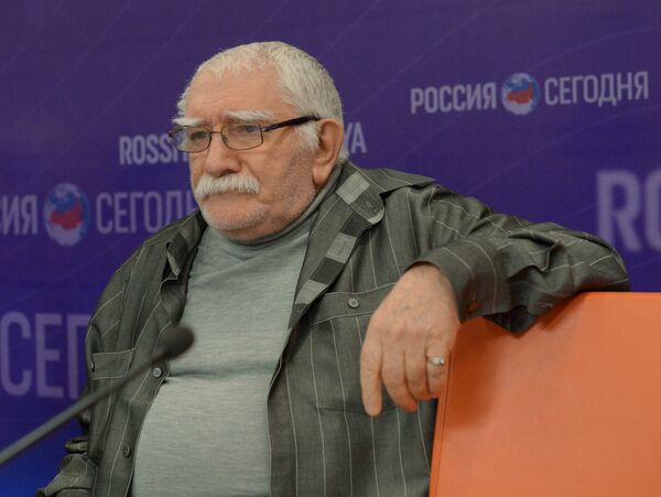 известный российский и советский актер театра и кино Армен Джигарханян известный российский и советский актер театра и кино Армен Джигарханян - Sputnik Армения
