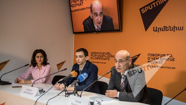 Норайр Калантарян и Роберт Ованнисян в пресс-центре Sputnik Армения - Sputnik Արմենիա