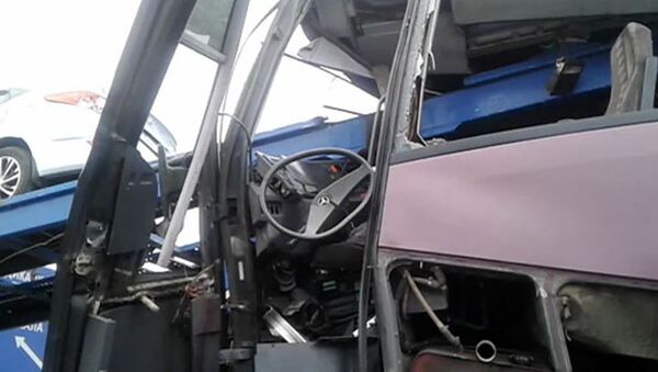 Пассажирский автобус Москва-Ереван врезался в стоящий на дороге грузовик-автовоз - Sputnik Արմենիա