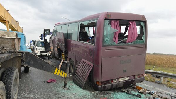 Пассажирский автобус Москва-Ереван врезался в стоящий на дороге грузовик-автовоз - Sputnik Արմենիա