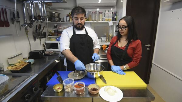 В гостях у шеф-повара: как приготовить салат из авелука - Sputnik Армения