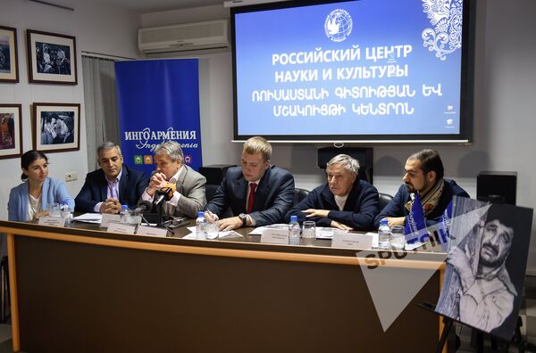 Пресс-конференция, приуроченная к кинофестивалю «Свидание с Россией. Свидание с Москвой» Пресс-конференция, приуроченная к кинофестивалю «Свидание с Россией. Свидание с Москвой» - Sputnik Армения