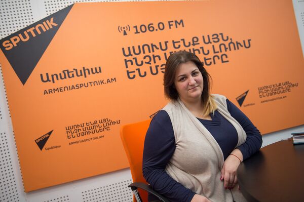 Марина Адулян в гостях у радио Sputnik Армения Марина Адулян в гостях у радио Sputnik Армения - Sputnik Армения