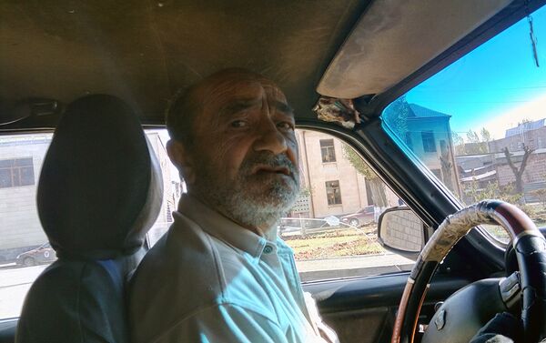 Водитель такси Сережа, который остался без ног и потерял несколько пальцев Водитель такси Сережа, который остался без ног и потерял несколько пальцев - Sputnik Армения