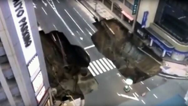 В Японии под землю провалилась улица - Sputnik Արմենիա