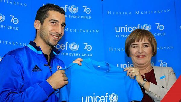 Генрих Мхитарян стал послом доброй воли ЮНИСЕФ в Армении - Sputnik Армения