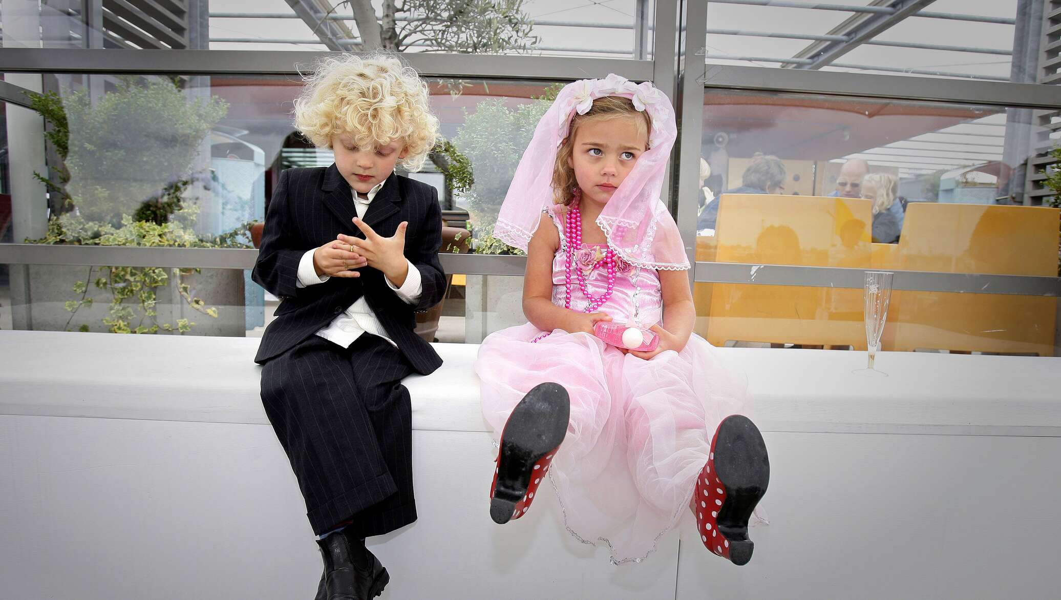 Брак несовершеннолетних в рф. Дети в свадебных нарядах. Ранние браки. Ранняя свадьба. Дети на свадьбе.