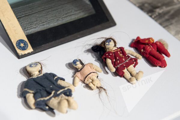 В александропольском приюте дети изготавливали куклы из своей одежды и волос. - Sputnik Армения