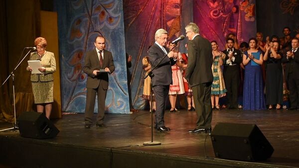 ՀՀ նախագահը մասնակցել է Հ. Պարոնյանի անվան երաժշտական կոմեդիայի պետական թատրոնի 75-ամյակին նվիրված միջոցառմանը - Sputnik Արմենիա