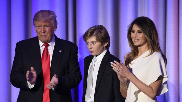 Дональд Трамп с сыном Бароном и женой Меланией - Sputnik Армения