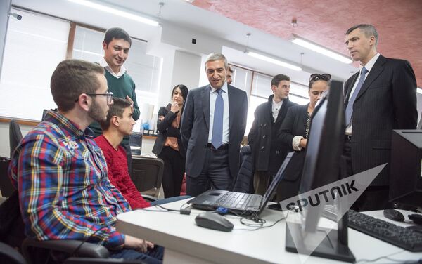 Специальные гости посетили Инновационный центр «Майкрософт» в Армении. - Sputnik Армения