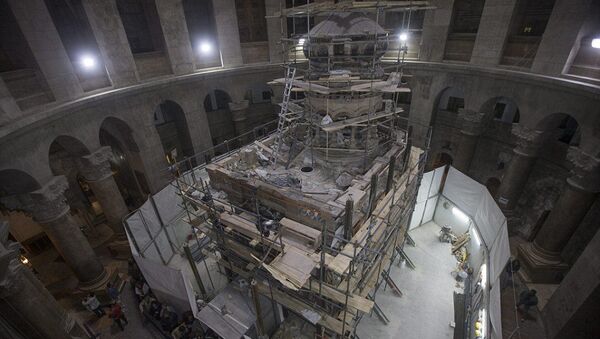 Работы по вскрытию гробницы Иисуса Христа в Храме Гроба Господня в Иерусалиме - Sputnik Армения