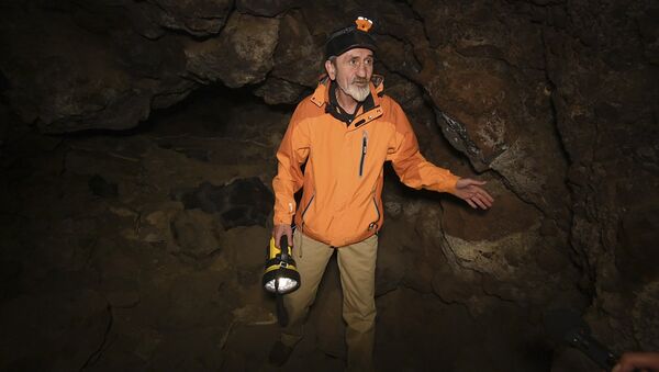 Самвел Шагинян раскрывает многовековые тайны пещер - Sputnik Армения