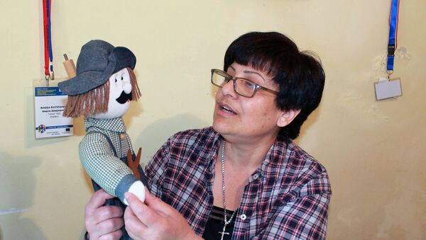 Амалия Амирханян работает кукловодом в театре - Sputnik Армения