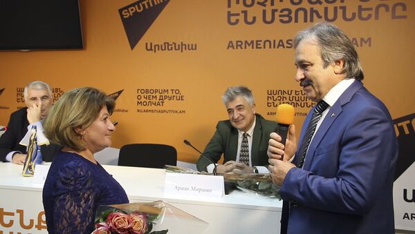 Кудзаев встретился со своими коллегами и пациентами, пострадавшими в Спитакском землетрясении - Sputnik Армения